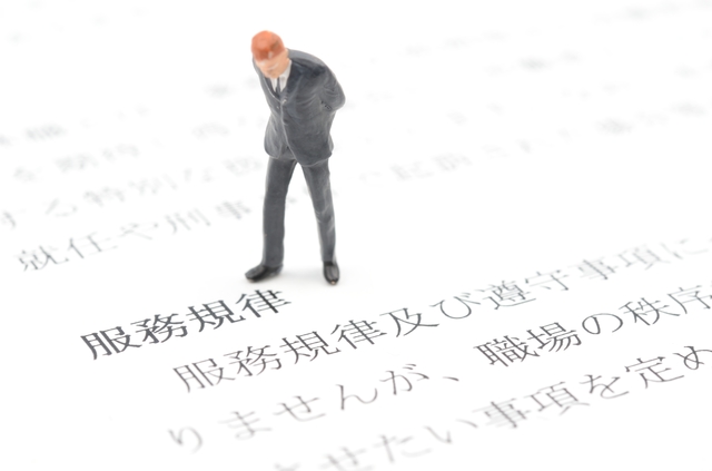 公務員の服装はどこまで自由?法的規定からクールビズまで解説!