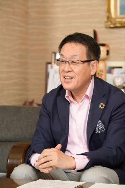 目黒区長・青木 英二さん